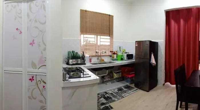 Ainaz Homestay Balik Pulau